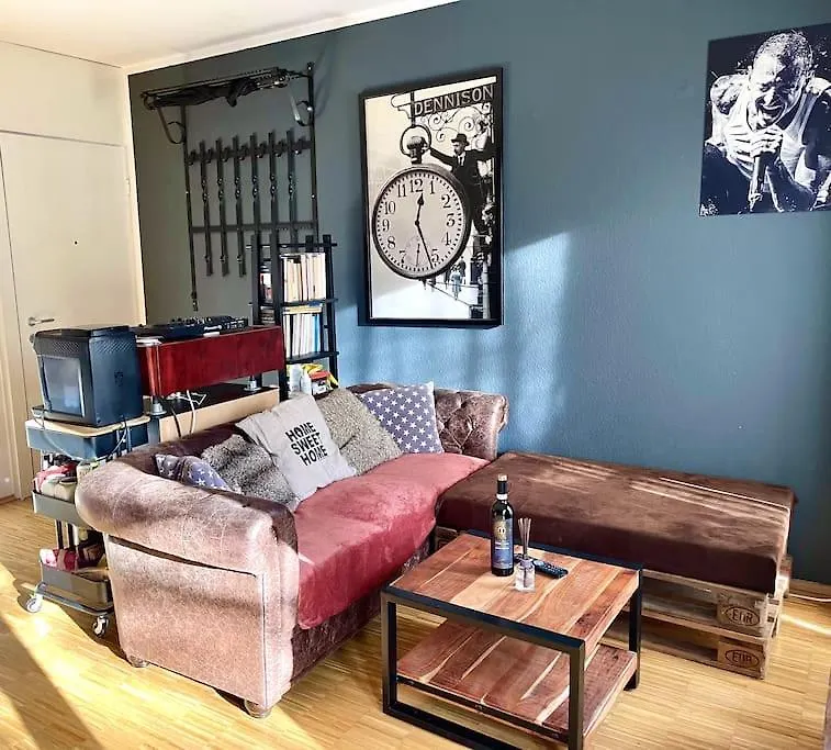- Chilliges Zimmer In Dusseldorf Mit Balkon & Kuche; Big Tv And Bed - アパート