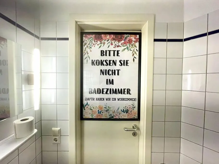アパート - Chilliges Zimmer In Dusseldorf Mit Balkon & Kuche; Big Tv And Bed -