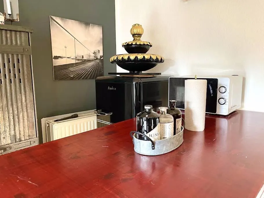 - Chilliges Zimmer In Dusseldorf Mit Balkon & Kuche; Big Tv And Bed -