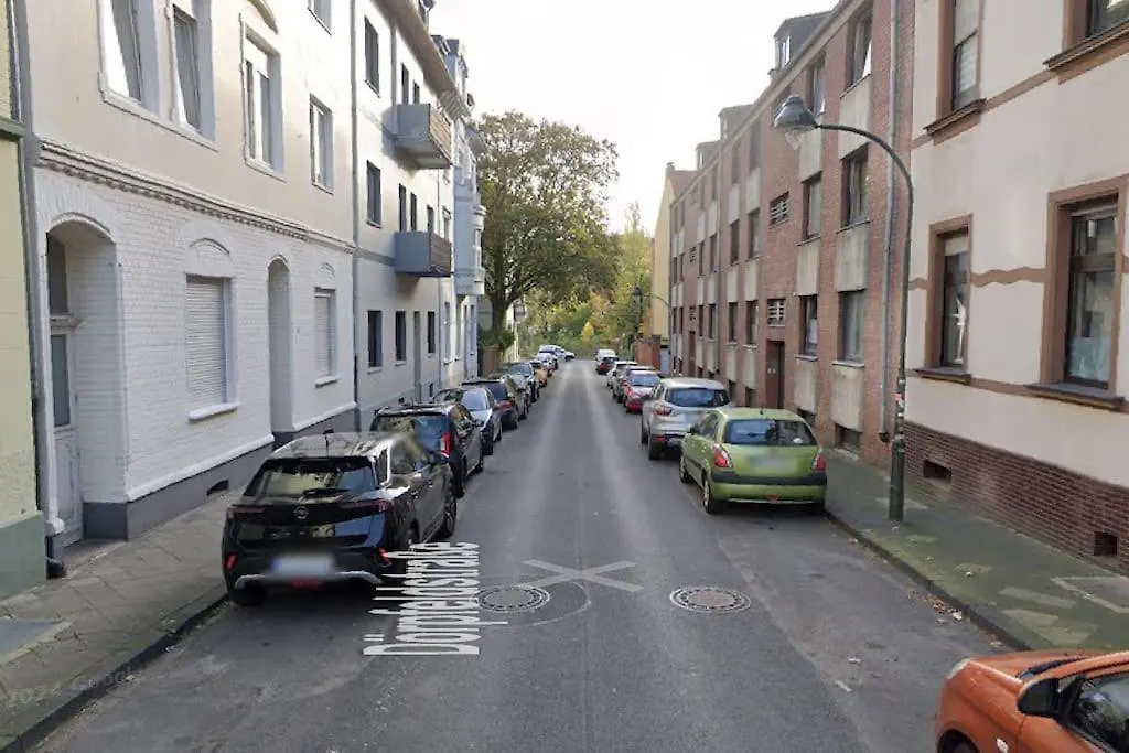 アパート - Chilliges Zimmer In Dusseldorf Mit Balkon & Kuche; Big Tv And Bed -