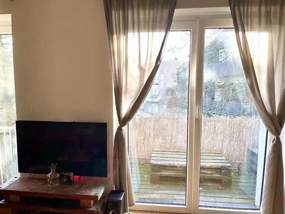 - Chilliges Zimmer In Dusseldorf Mit Balkon & Kuche; Big Tv And Bed - ドイツ
