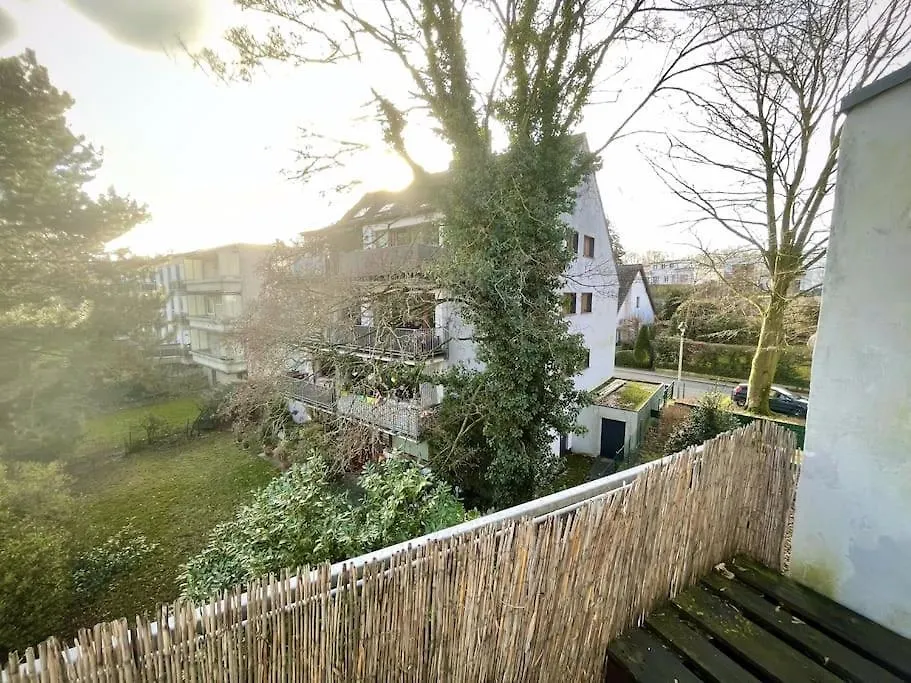 - Chilliges Zimmer In Dusseldorf Mit Balkon & Kuche; Big Tv And Bed -