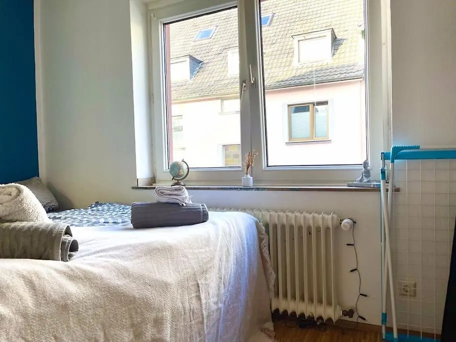 アパート - Chilliges Zimmer In Dusseldorf Mit Balkon & Kuche; Big Tv And Bed -