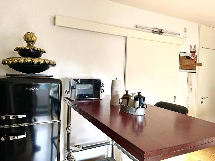 - Chilliges Zimmer In Dusseldorf Mit Balkon & Kuche; Big Tv And Bed - ドイツ