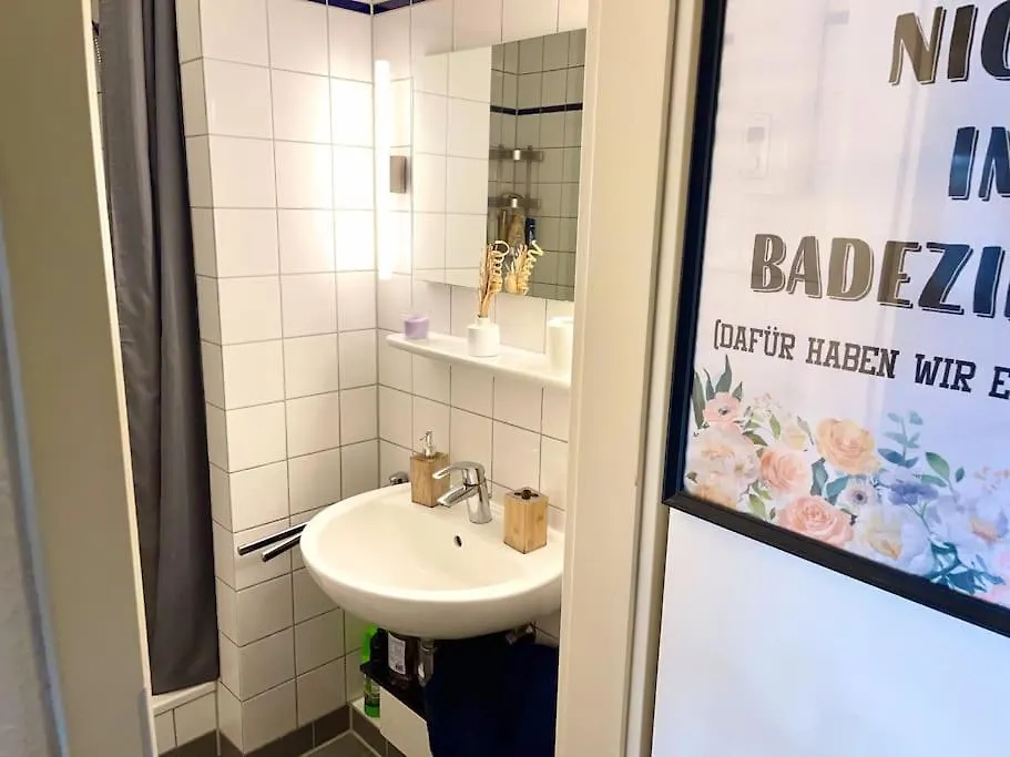 - Chilliges Zimmer In Dusseldorf Mit Balkon & Kuche; Big Tv And Bed - アパート