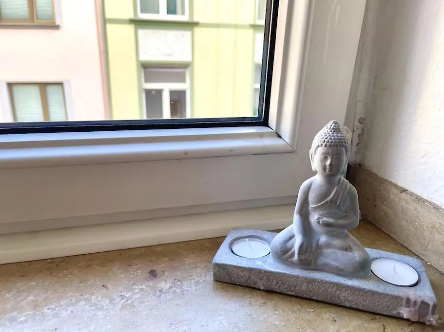 アパート - Chilliges Zimmer In Dusseldorf Mit Balkon & Kuche; Big Tv And Bed -